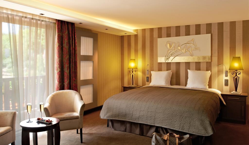 Hostellerie Des Chateaux & Spa อูทรอทต์ ภายนอก รูปภาพ